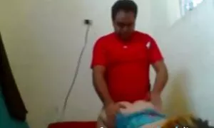 एक बाथरूम ब्लू हिंदी सेक्सी पिक्चर में एक आदमी पंगा लेना पड़ोसी.
